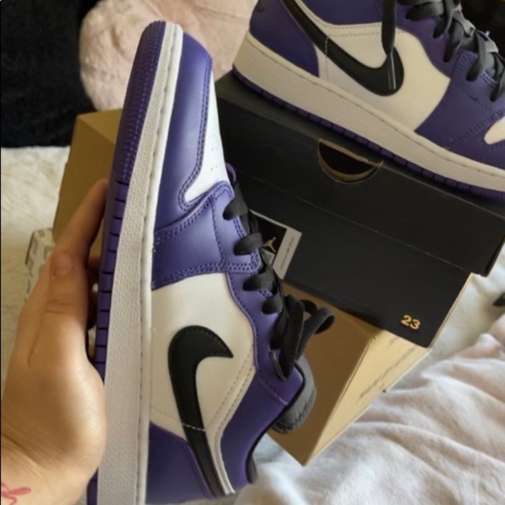 Court purple jordan 1 low